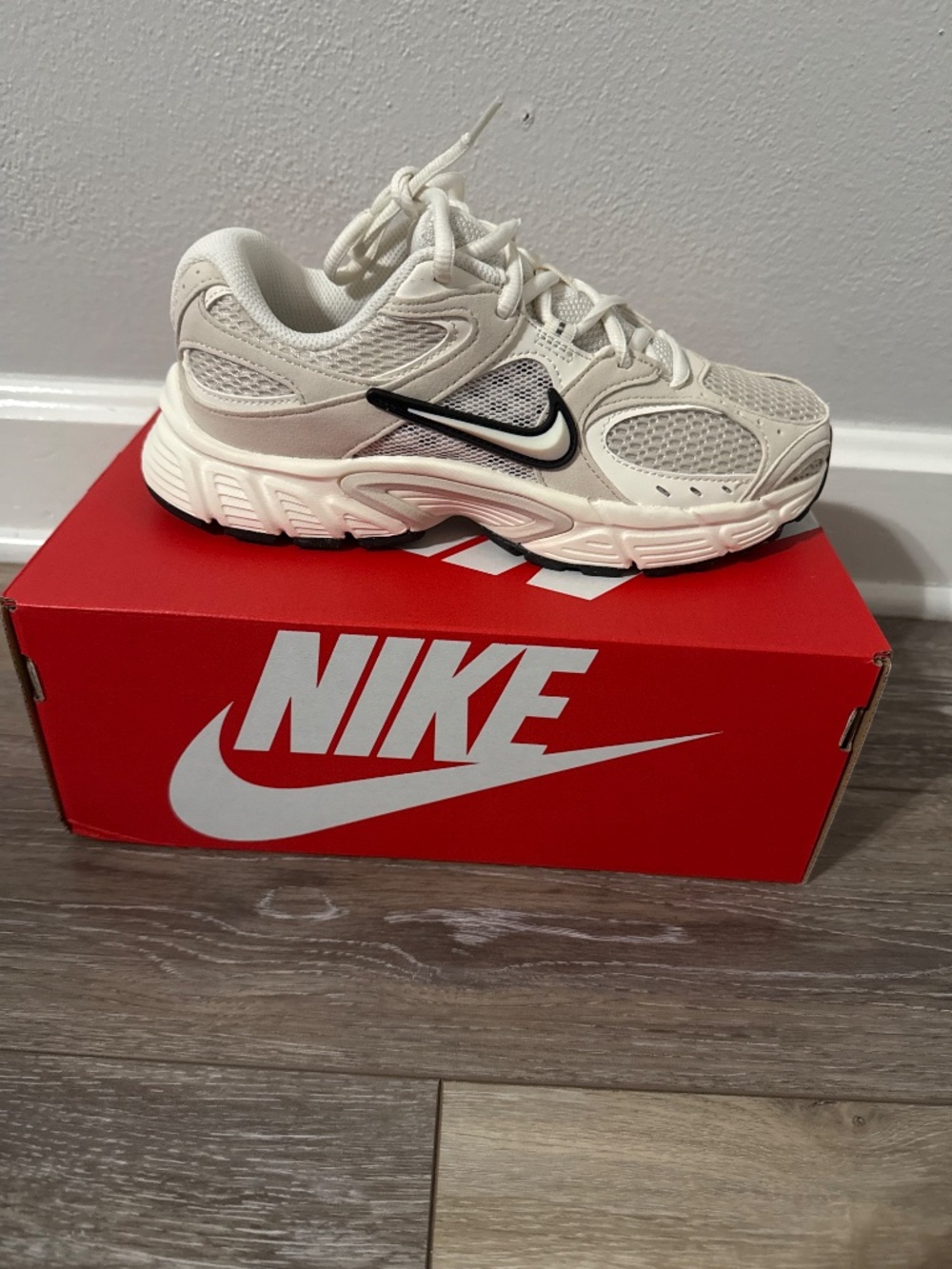 Nike V5 RNR - Picture 2 of 5